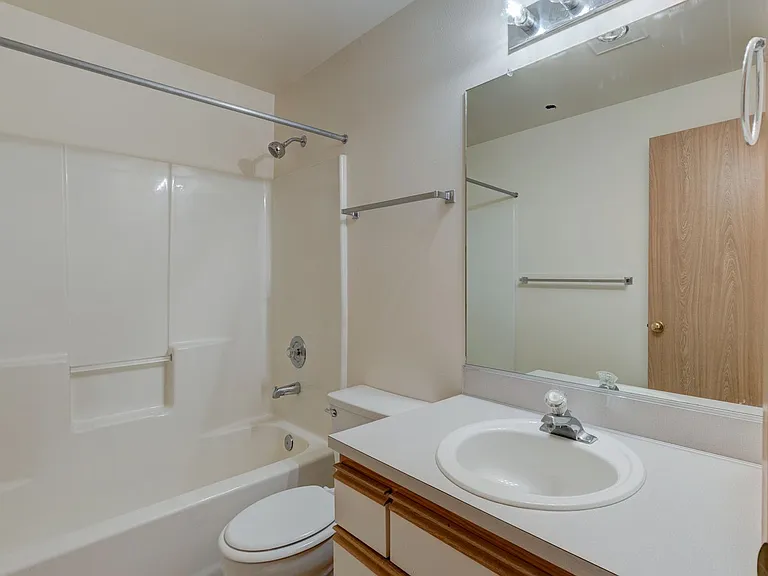 485 SW Bayshore Dr #D303 — Photo 12