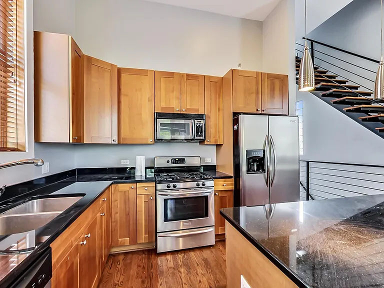 1022 N Wood St #3 — Photo 9