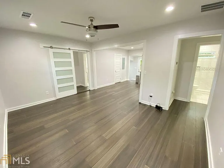 1127 Dobbs Dr SE — Photo 4