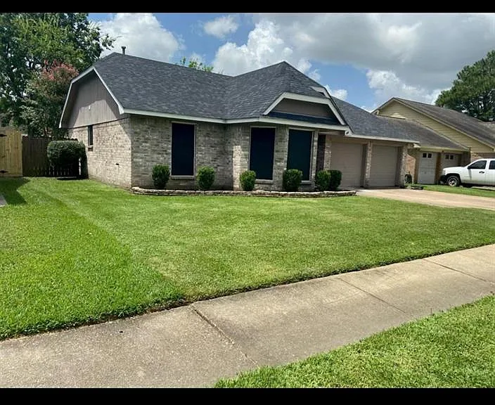 3427 Brookwood Dr — Photo 1