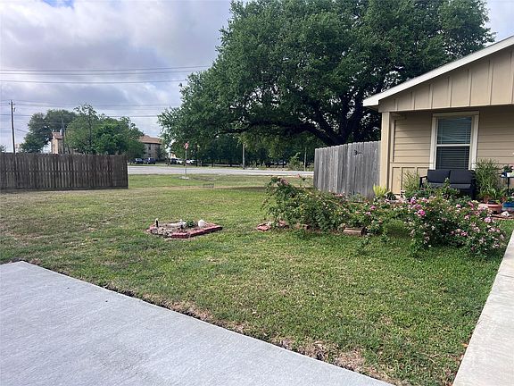 3rd image of 2847 Golf Crest Dr
