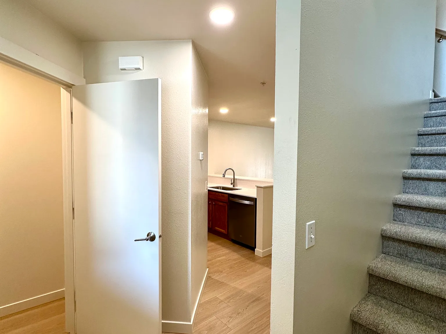 2 bed, 2.5 bath, 1145 sqft, $2,150 — Photo 2