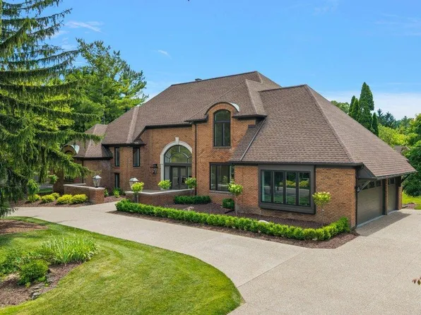 4585 Kiftsgate Bnd, Bloomfield Hills, MI 48302