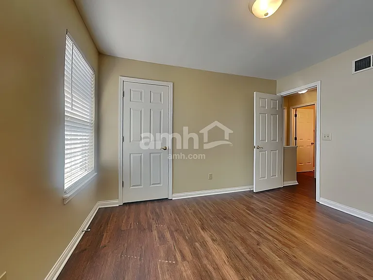 8420 Stratford Ct — Photo 15