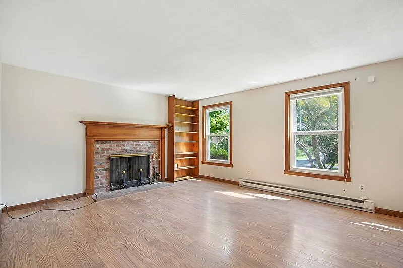 4 bed, 2.0 bath, 1389 sqft, $3,200 — Photo 4