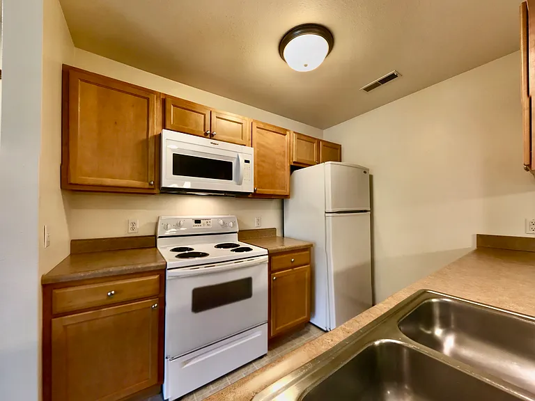 9086 N Main St — Photo 3
