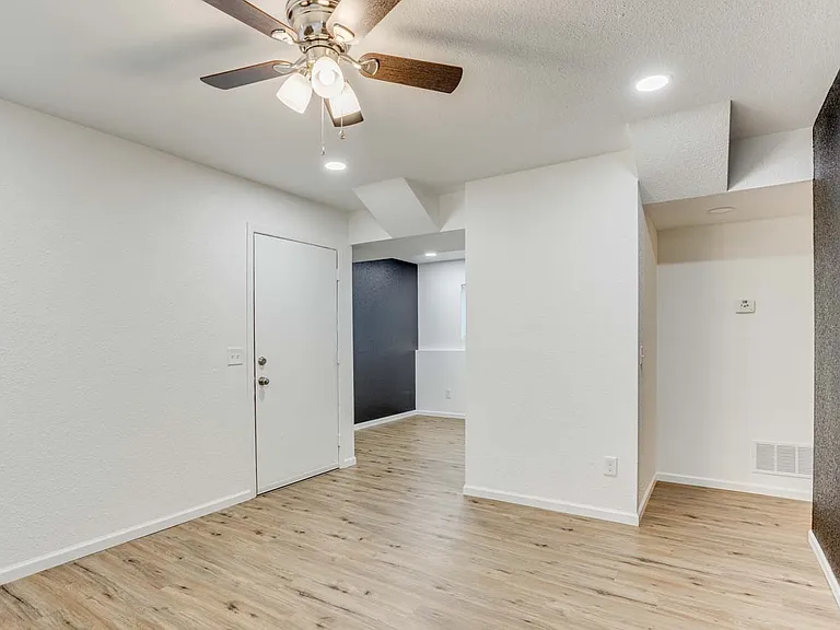 307 S Seneca St #101 — Photo 11