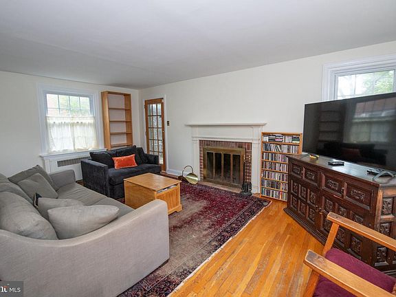 4th image of 434 Longfellow Rd