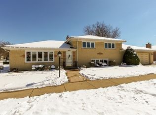 7655 Suffield St, Morton Grove, IL 60053