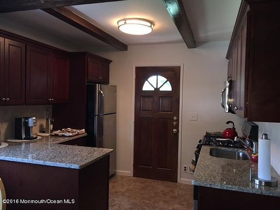 3rd image of 26 Park View Dr