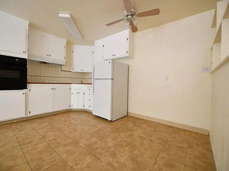385-389 Palm Ave — Photo 6