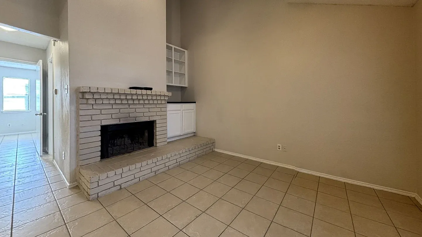 2 bed, 1185 sqft, $1,595 — Photo 2