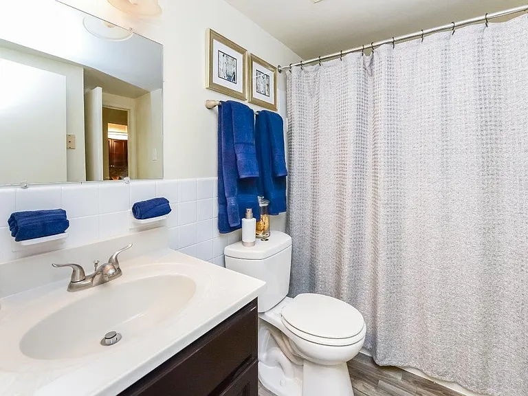 Sherwood Crossing Apartments and Townhomes — Photo 6