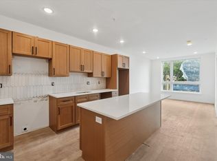 754 S 4th St #302, Philadelphia, PA 19147