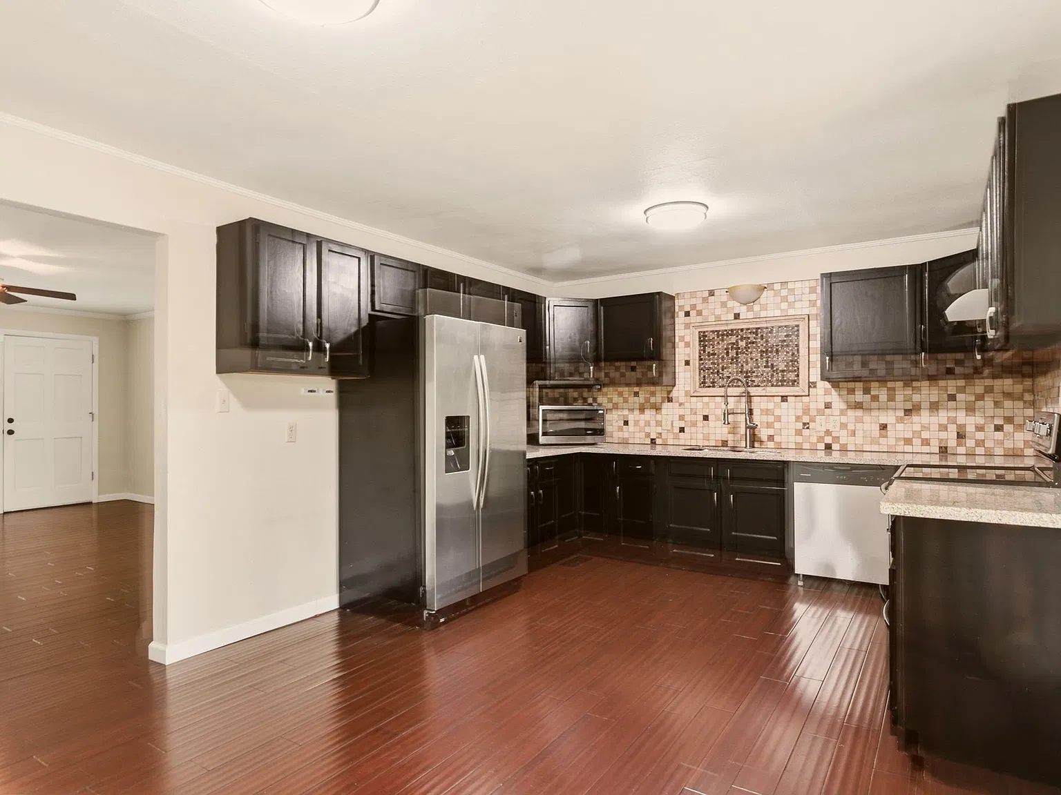 3 bed, 1280 sqft, $2,200 — Photo 3