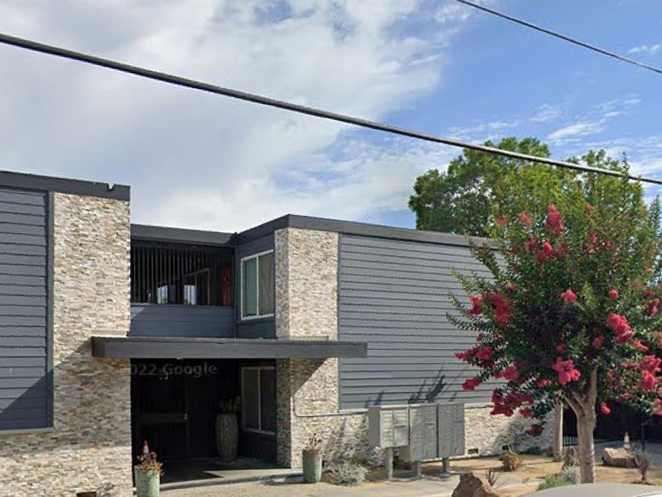 1st image of 40 Glen Eyrie Ave APT 12