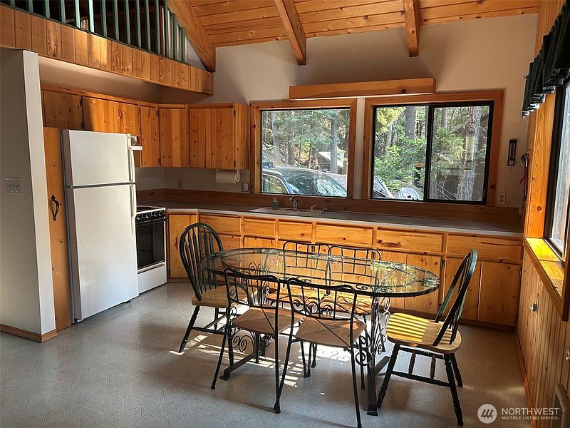 4th image of 565 Lakeview Drive