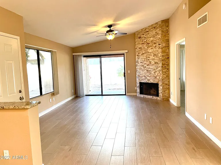 4522 E Renee Dr — Photo 3