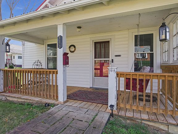 4th image of 945 W North St