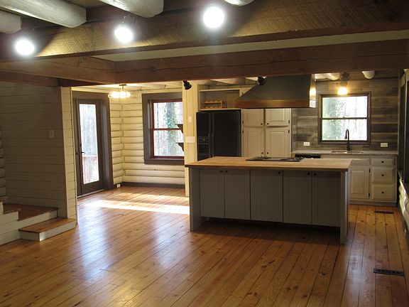 Kitchen / Breakfast Nook