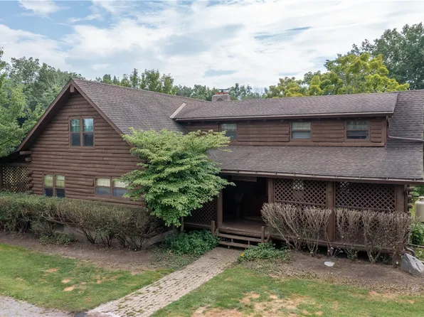 665 W Bloomfield Rd, Pittsford, NY 14534