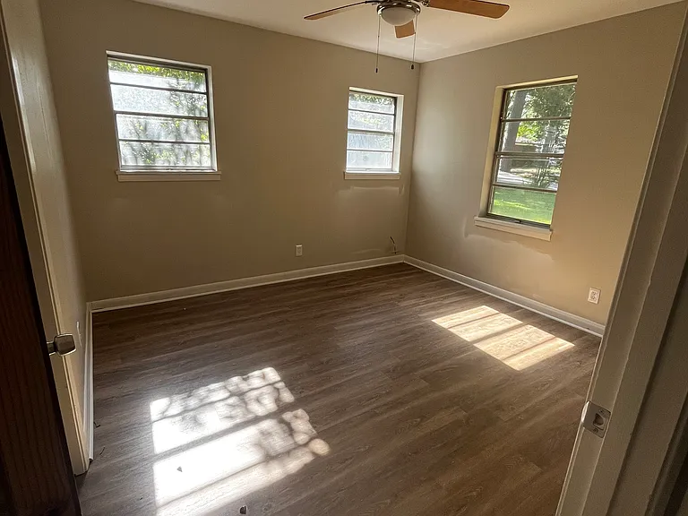 9728 Arline Cir — Photo 8