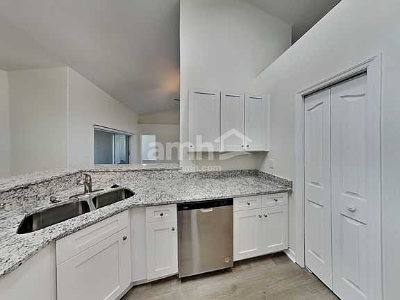 4th image of 1805 Farris Dr