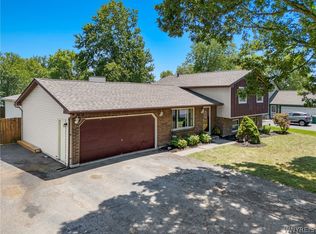 5909 Marion Dr, Lockport, NY 14094