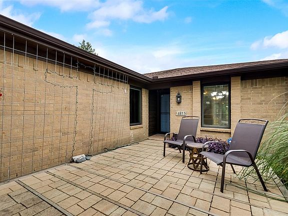3rd image of 4813 Las Lomas Dr
