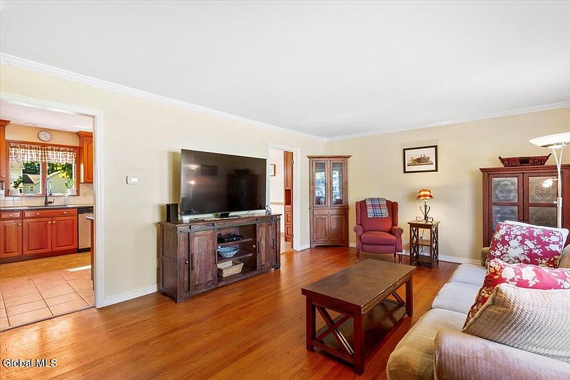 5th image of 30 Crestwood Drive