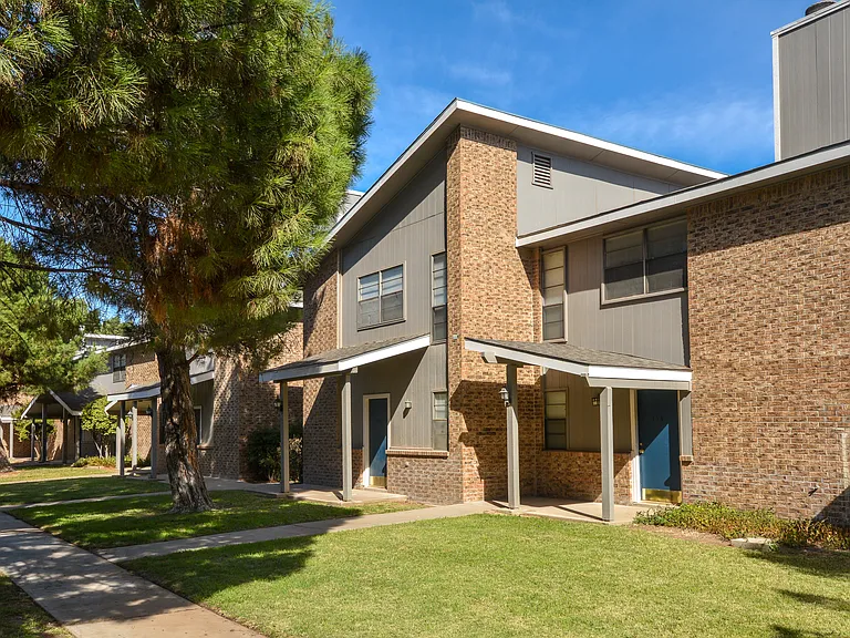 Country Crest Townhomes — Photo 3