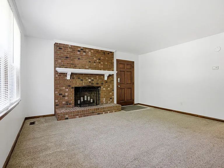 102 Chevis Dr — Photo 6