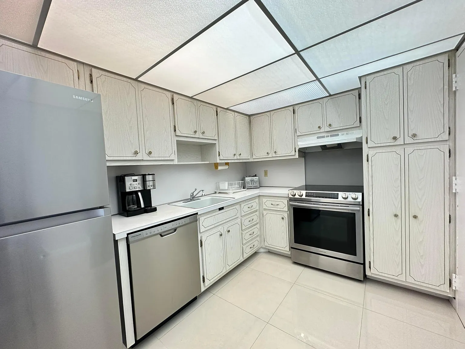 1 bed, 1.5 bath, 870 sqft, $2,150 — Photo 3