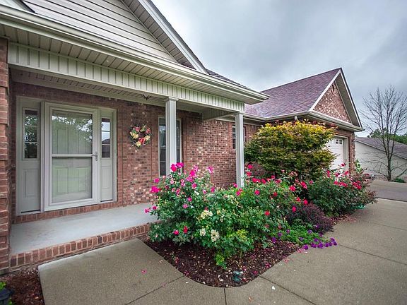 3rd image of 424 Lewis Dr