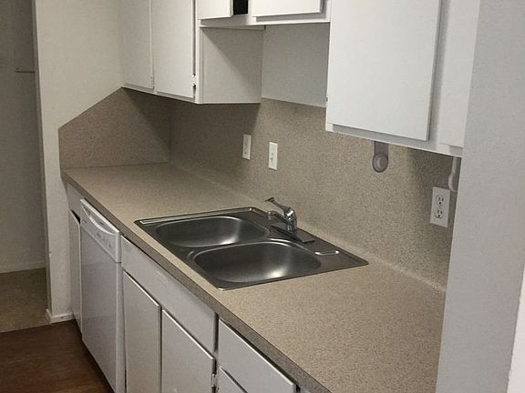 3rd image of 2607 Pecan Knoll St #C