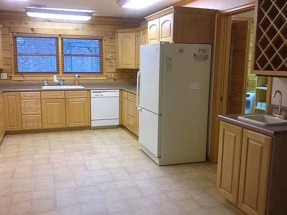 3rd image of 17592 Scenic Heights Ct
