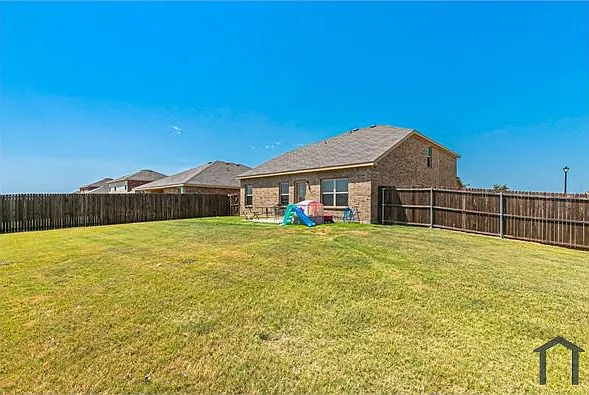 1404 Basswood Ln — Photo 24