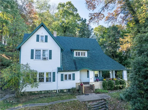 104 E High St, Uhrichsville, OH 44683
