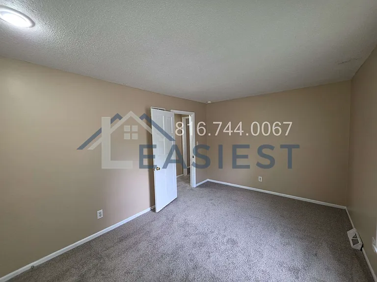 11335 E 72nd St — Photo 13