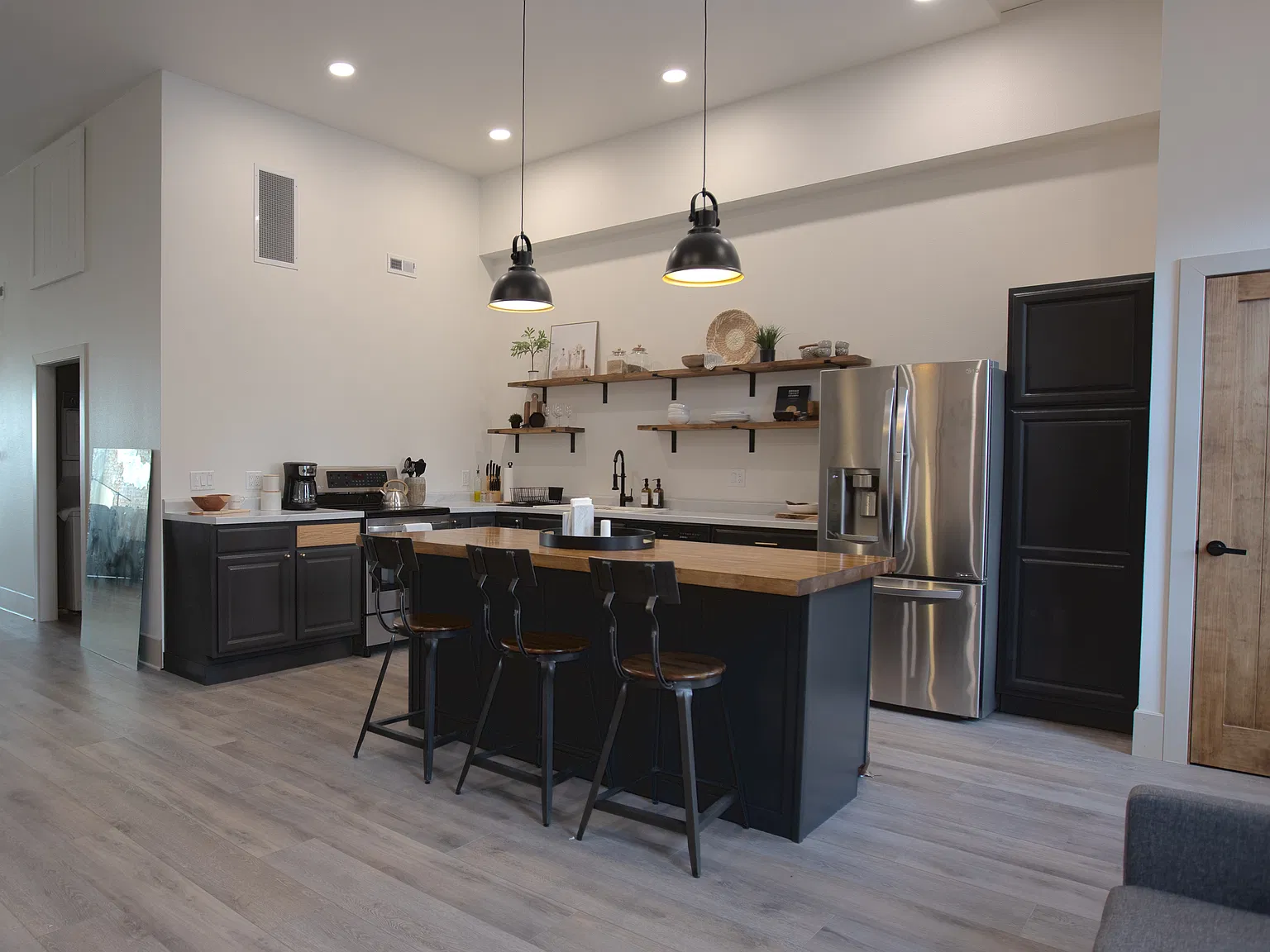 2 bed, 1500 sqft, $1,650 — Photo 4