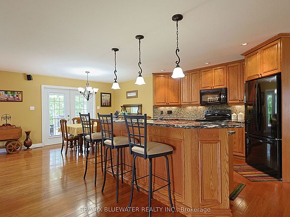 4th image of 71837 Sunridge Cres