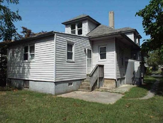 2nd image of 213 W Wright St