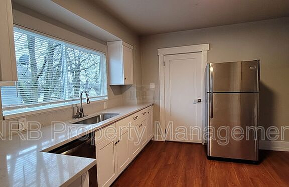 2nd image of 5306 S Pine St