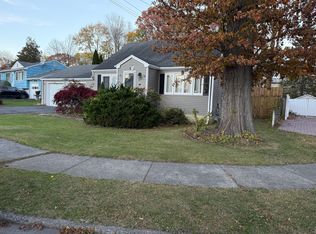 39 Tina Cir, Bridgeport, CT 06606