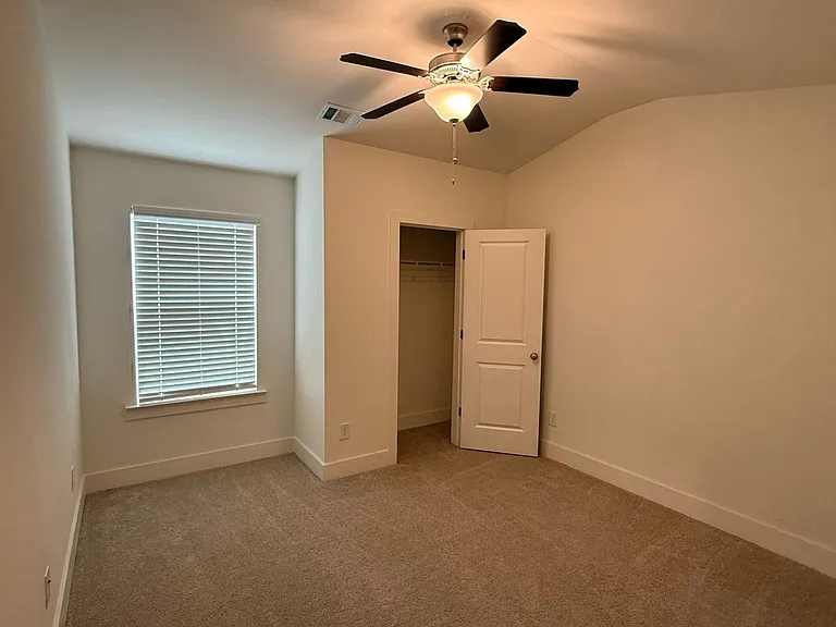 5318 Radford Loop — Photo 7