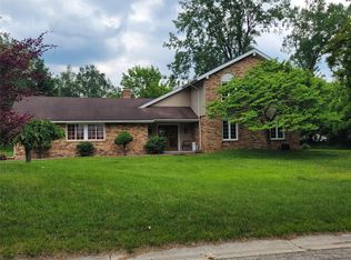 5208 Woodview Dr, Bloomfield Hills, MI 48302