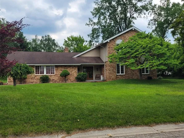 5208 Woodview Dr, Bloomfield Hills, MI 48302