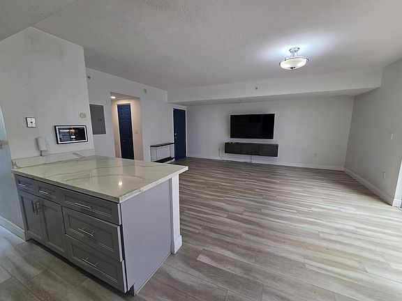 2nd image of 123 SW 17th Rd APT 106