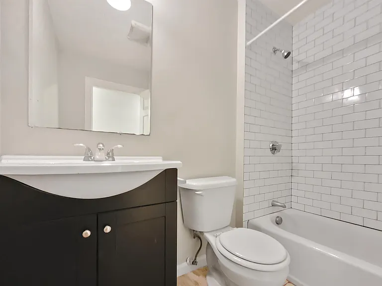32 Arcadia St #1R — Photo 10