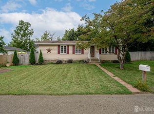 1 Washington Ave, Helmetta, NJ 08828